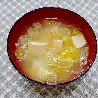 豆腐と白菜の味噌汁